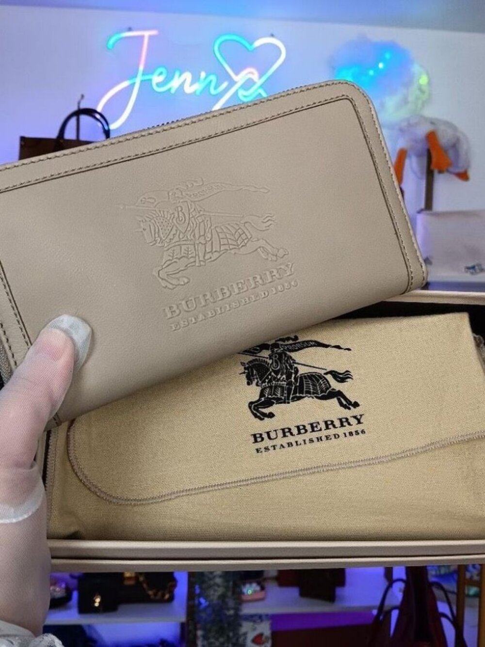 Rare New Vintage Burberry Tan Beige Leather Large Zip Organizer Wallet